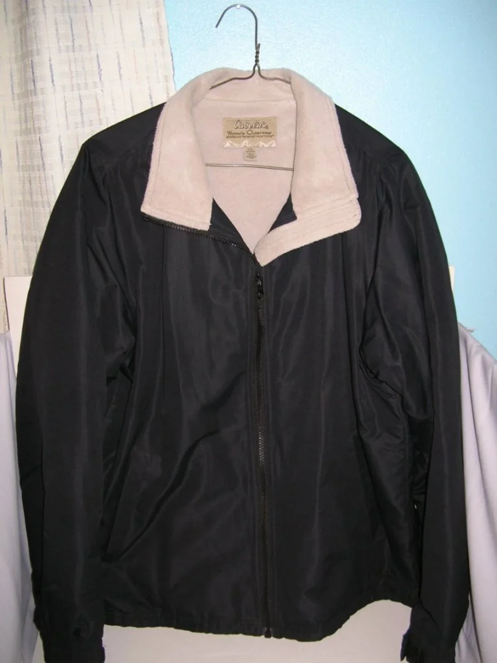 Cabelas women black